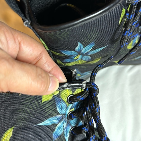 Dr. Martens Castel Floral Lace-up Ankle Boots Women’s Size 7 - Picture 11 of 11